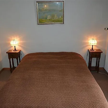 Sleeps 6 Wifi