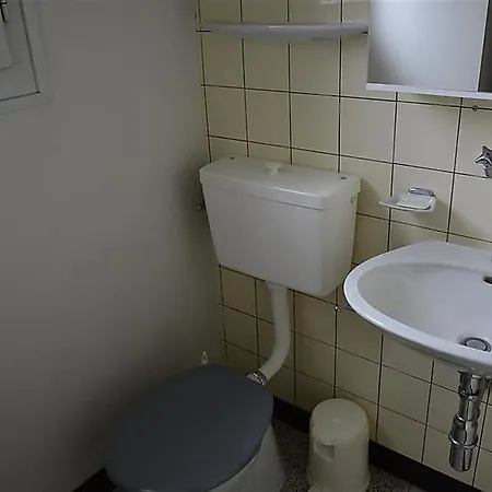 Διαμέρισμα Sleeps 6 Wifi Γκστάαντ